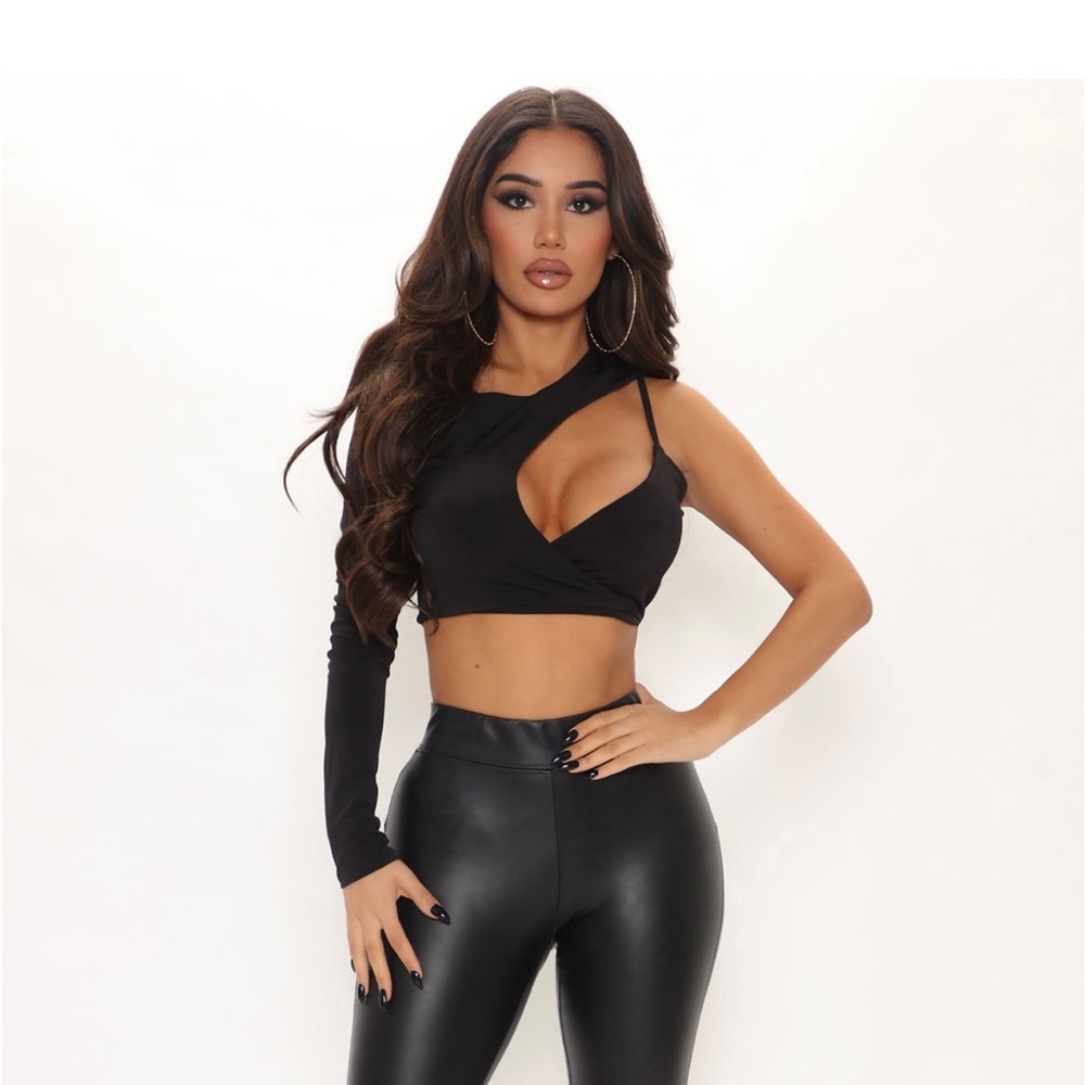 Fashion nova crop top